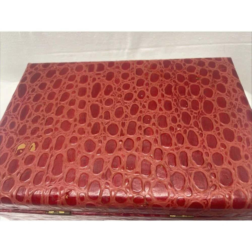 Vintage Red Faux Crocodile Jewelry Box Travel Case Lift Out Tray Locking Musical